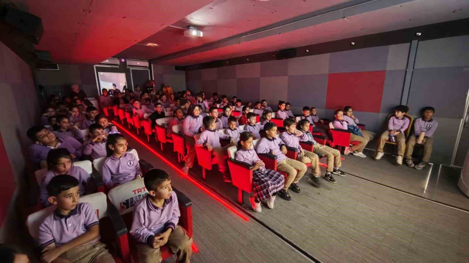 Ahlat’ta Çocuklara Sinema Keyfi