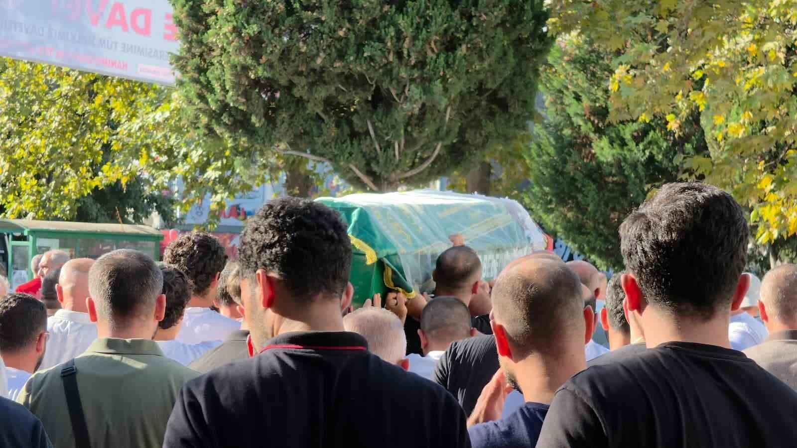 Yolun karşısına geçmek isterken canından olan genç kız son yolculuğuna uğurlandı