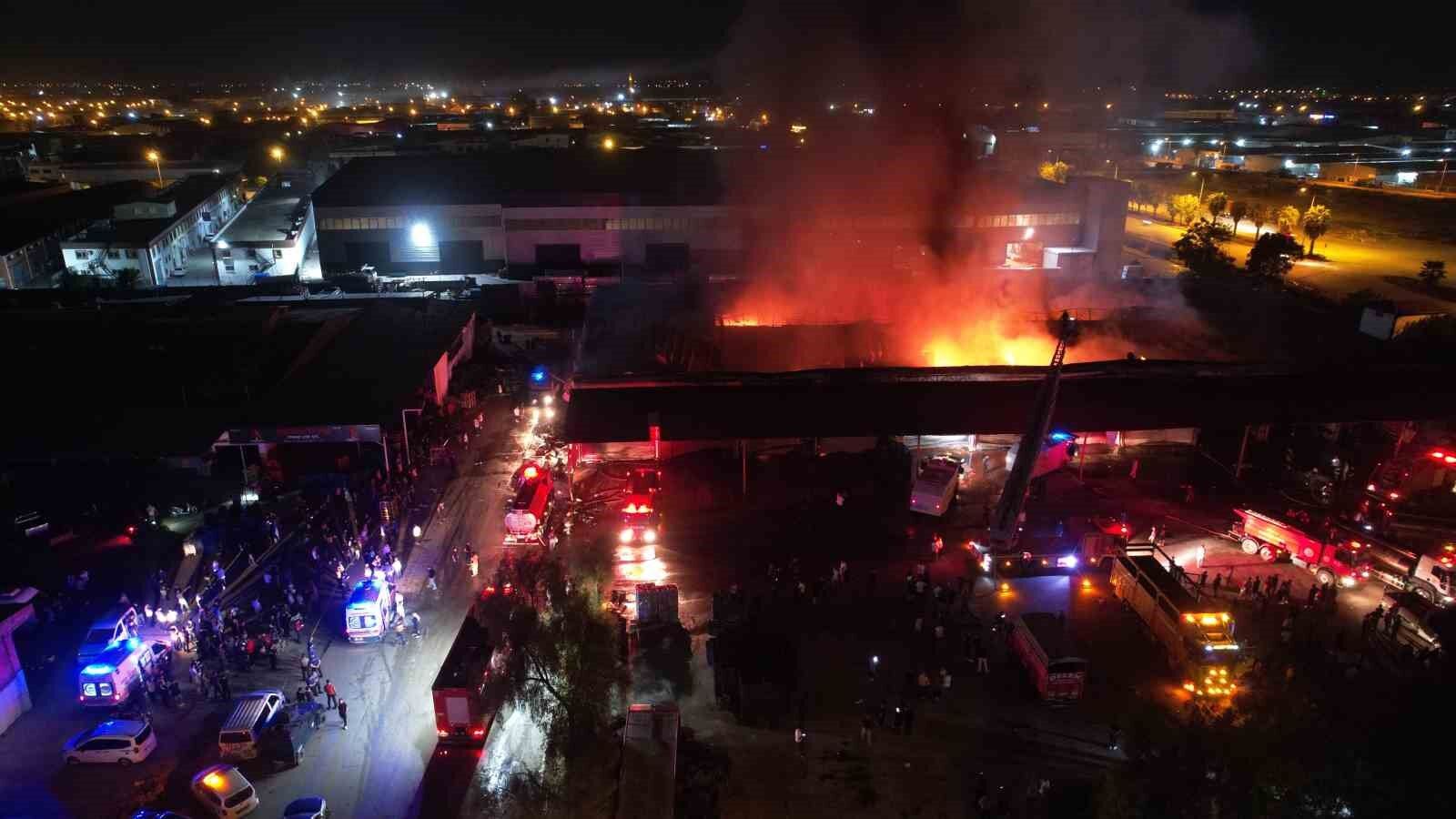 Adana’da Hal Yangını: 22 İş Yeri Kül Oldu