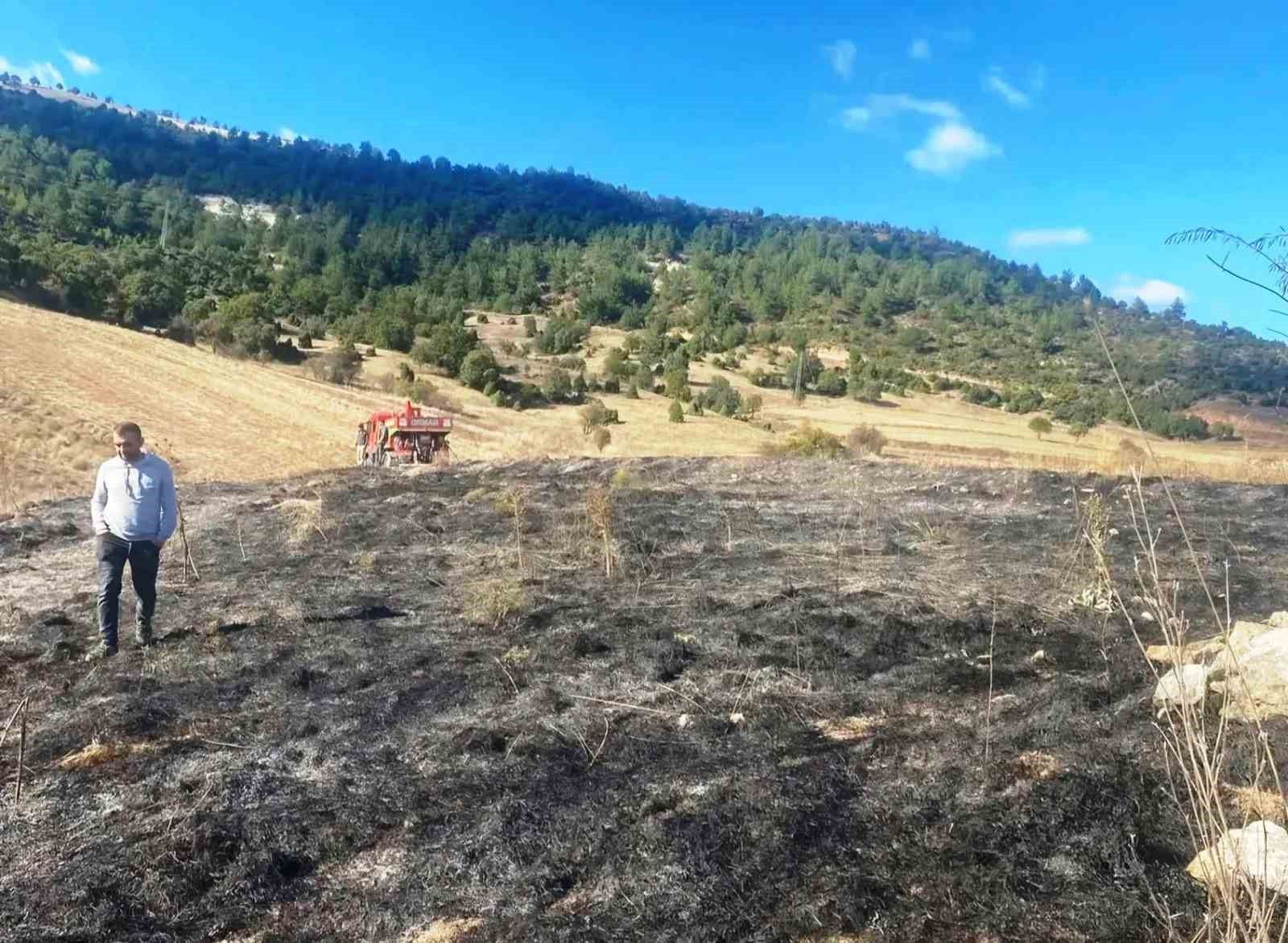 Kütahya’da Ot Yangını Büyümeden Söndürüldü