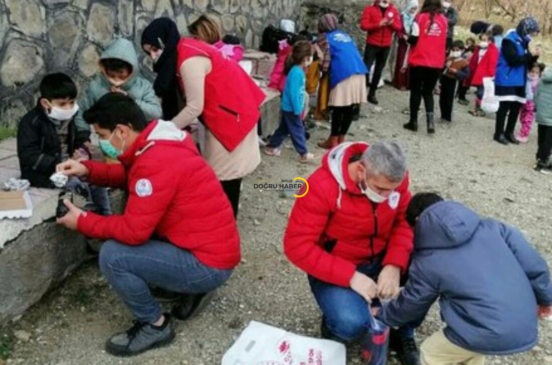 Bitlis’te “Çocuklar Üşümesin” Projesinin 11. Durağı Yenice Mezrası Oldu