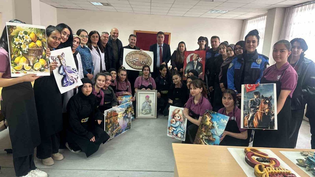 Polisten Gençlere Sanat Desteği