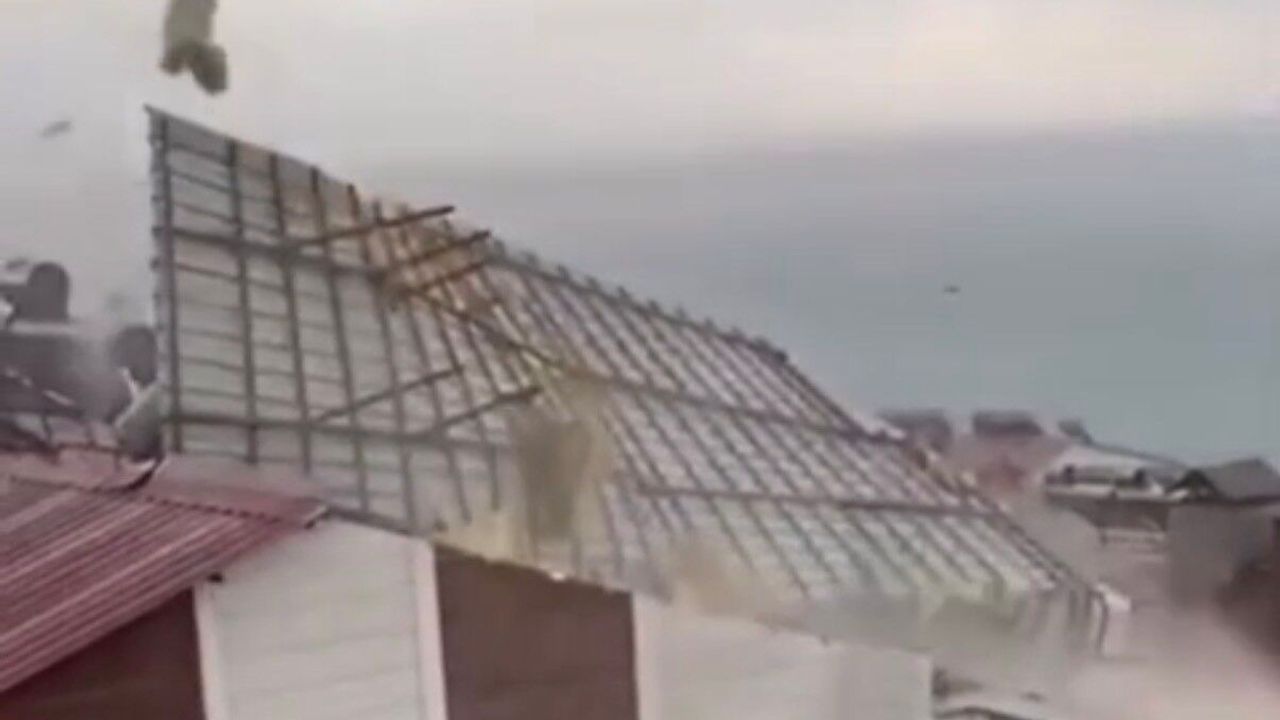 Bitlis'te dolu ve fırtına hayatı olumsuz etkiledi