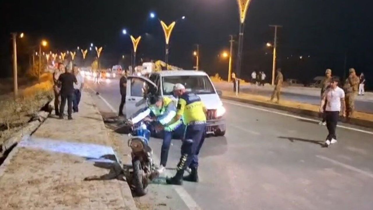 Bitlis'te Motosiklet Ile Otomobil Çarpıştı
