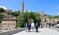 Okçular Vakfı Başkanı Hüseyin Ersan Topbaş Bitlis çarşısında
