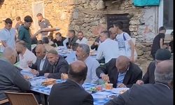 Bitlis’teki Başhan köyündeki vatandaşlar bayramı bir arada geçiriyor