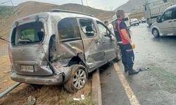 Beşinci Etap Kavşağında Kaza: İki kişi Yaralandı