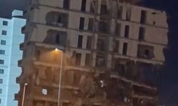 Ağır Hasarlı Bina Saniyeler İçinde Yıkıldı