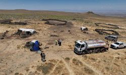 Diyarbakır’da yaylada kalan besicilerin hayvanlarına tankerlerle su taşınıyor