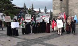 Erzurum’da sağlık çalışanları Gazze için yürüdü