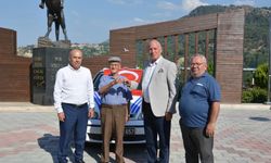 Otomobilini Babadağ Belediyesine hizmet aracı olarak bağışladı