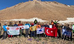 Süphan’ın Zirvesinden Van Gölü’ne “Mavi Kalsın” Çağrısı