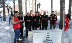 Bitlis’te Şehitlere Anlamlı Ziyaret