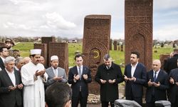 İçişleri Bakanı Mustafa Çiftçi, Ahlat Selçuklu Meydan Mezarlığı’nı Ziyaret Etti