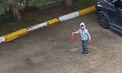 5 Yaşındaki Miraç'tan Duygulandıran Bayrak Hassasiyeti