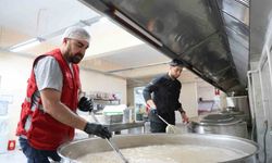 Elazığ'da Aşure Bereketi Paylaşıldı
