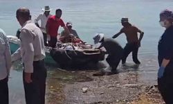Fenalaşan hasta tekneyle ambulansa ulaştırıldı