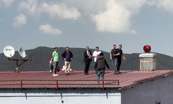 Yüksekova'da Çatıdaki Genç İkna Edildi