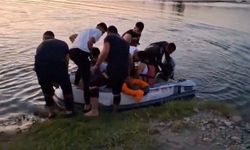 Yükselen Sular Adacıkta Mahsur Bıraktı