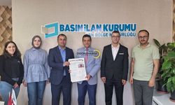 GELECEĞİN MANŞETLERİNİ ATIP BİRİNCİ OLDULAR, ÖDÜLLÜ GAZETEYİ BİK’E SUNDULAR…
