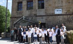 BETAV’dan Eğitime Güçlü Destek: Öğrenciler Belgelerini Aldı