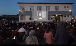 Güroymak'ta Açık Hava Sinema Gecesi Yoğun İlgi Gördü