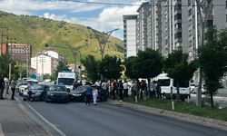 Bitlis'te Trafik Kazası: 2 Kişi Yaralandı
