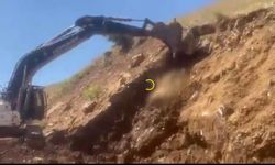 Bitlis'te Köy Yollarında Genişletme Çalışmaları Devam Ediyor