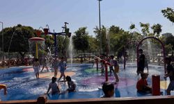 Adanalı Çocuklar Sıcaktan Su Oyun Parklarında Korunuyor
