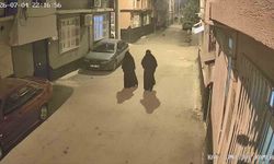 Çarşaf Giyip Girdikleri Evden Altın ve Para Çaldılar