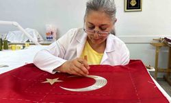 Çeyizlerin İlk Emeği Olan Türk Bayrağı Geleneği Yaşatılıyor