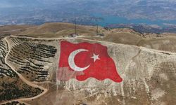 Dünyanın En Büyük Türk Bayrağı Yeniden Canlandı
