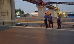 Gebze'de üst geçitte bir kişinin cansız bedeni bulundu