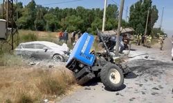 Muş'ta Traktör İle Otomobil Çarpıştı: 3 Yaralı