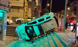 Polis Aracı Devrildi, 3 Kişi Yaralandı