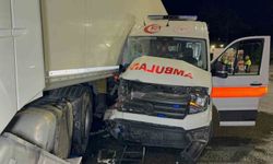 Samsun'da Ambulans Ile Tır Çarpıştı