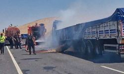 Şanlıurfa'da Seyir Halindeki Tır Alev Aldı