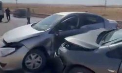 Silvan'da İki Otomobil Çarpıştı: 2 Yaralı