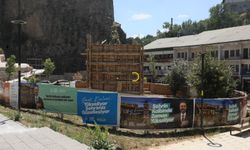 Bitlis'e Tarihi Dokuya Uygun Saat Kulesi Yapılıyor
