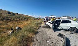Bitlis'te iki otomobil çarpıştı: 6 yaralı, 2'sinin durumu ağır