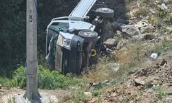 Bitlis'te Kamyonet Şarampole Devrildi