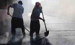 Adana’da Kavurucu Sıcakta Asfalt Mesaisi