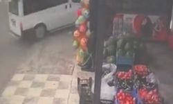 Elazığ'da Minibüs Bahçeye Uçtu