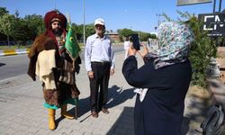 Konya’dan Ahlat’a Selçuklu Kıyafetiyle Geldi
