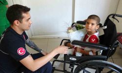 Kuyudan Kurtarılan Yasin'i Kahraman İtfaiyeci Ziyaret Etti