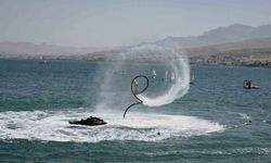 Van Gölü'nde Türk Bayraklı Flyboard Şovu