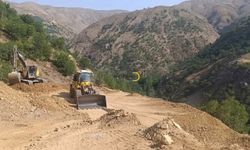 Hizan Özel İdaresi Köylerde Ulaşım ve Altyapı Çalışmalarını Sürdürüyor
