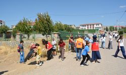 Çocuklar Van Gölü İçin Çöpleri Topladı