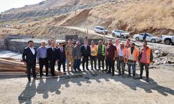 Bitlis Valisi Karakaya, Arıdağ Köyü’nde Yatırımları İnceledi