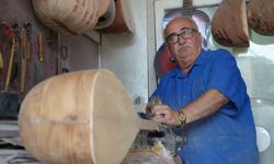 36 Yıldır Bağlama Yapıyor, Çalmasını Bilmiyor